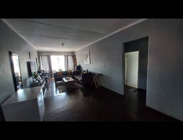 2 BEDROOM APARTMENT FOR SALE IN SUNNYSIDE